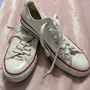 Converse low sneakers…like new !